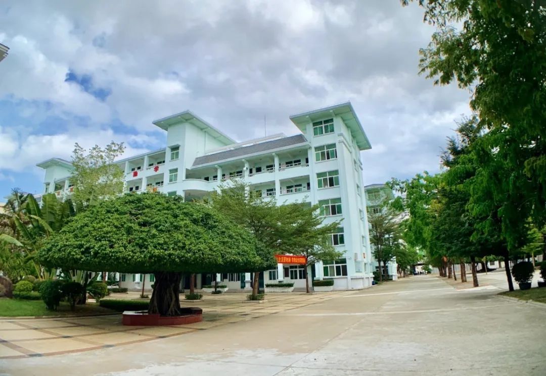 海南中学三亚学校小升初招生简章,海南中学三亚学校初一招生名单