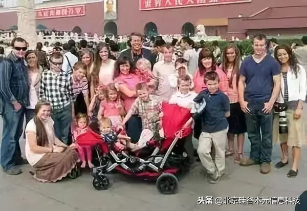 美国夫妇生了60多个孩子,美国夫妇一胎生下17个孩子