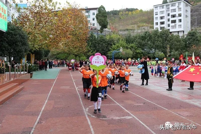 宁强北关小学足球赛,朝天二小去曾家山足球比赛