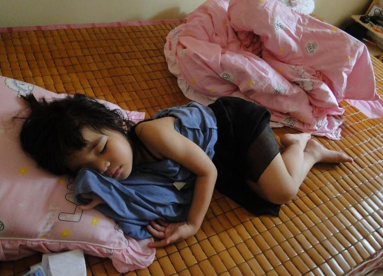 宝宝睡姿千奇百怪，但如果宝宝是这两种睡姿，就要谨防窒息风险