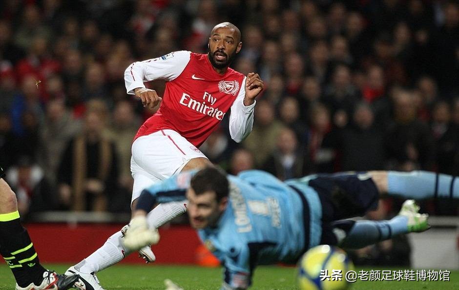 枪王加盟巴萨如愿获得欧冠，生涯唯一污点用手将法国队拍进世界杯