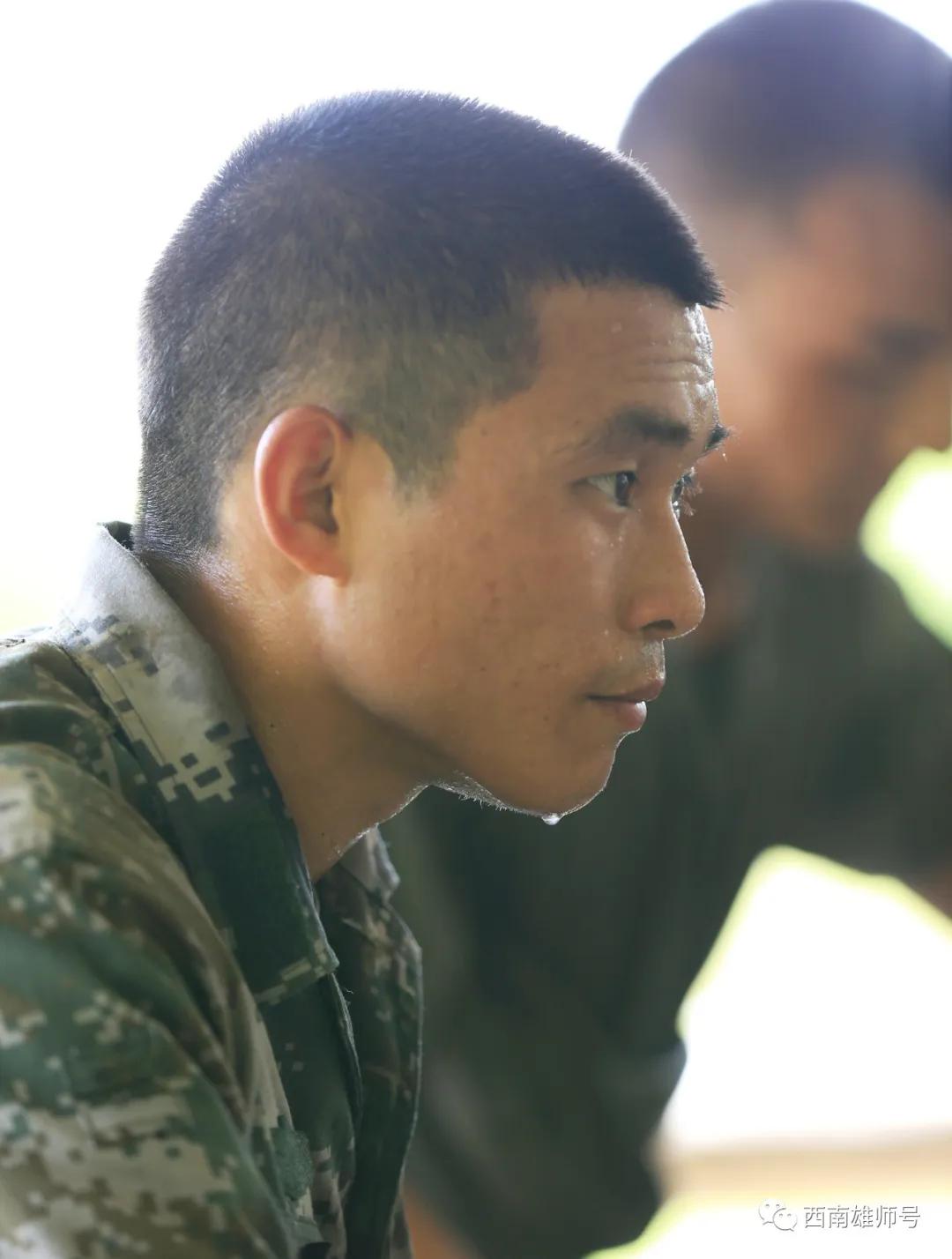 少校副营长就是这么牛！1个二等功4个三等功