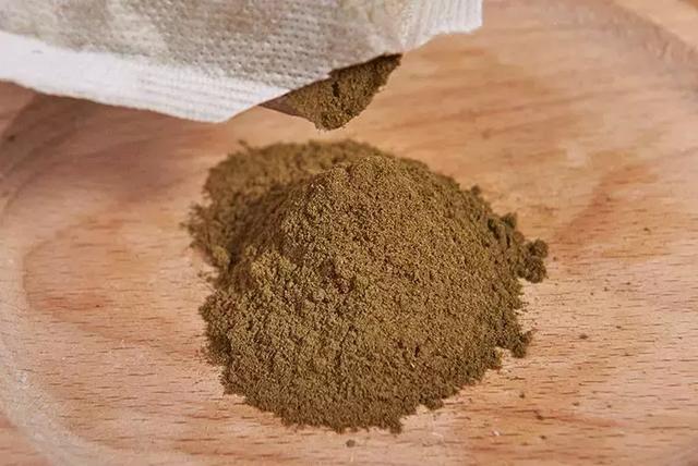 床上螨虫成窝，家里老人小孩老过敏，教你1个土法子，让螨虫消失