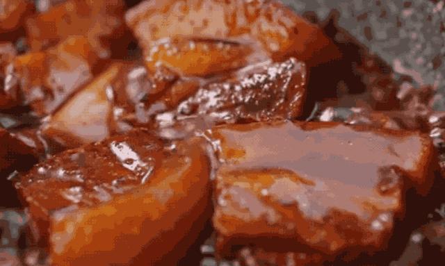 红烧肉是一道非常经典的中式菜肴,红烧肉中国家常菜的经典
