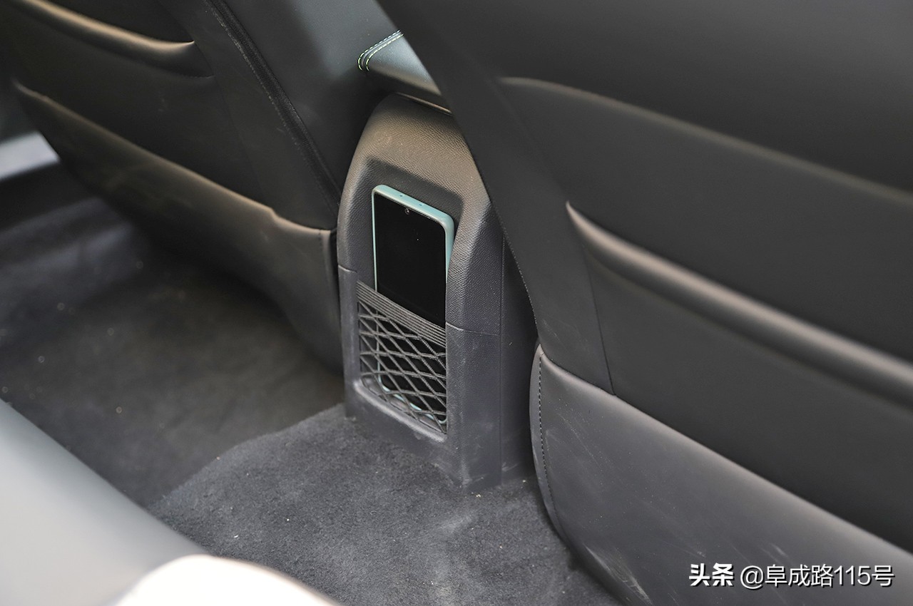 奶帅的面孔，裸眼3D的内容，一身名牌的e2008缺点究竟在哪