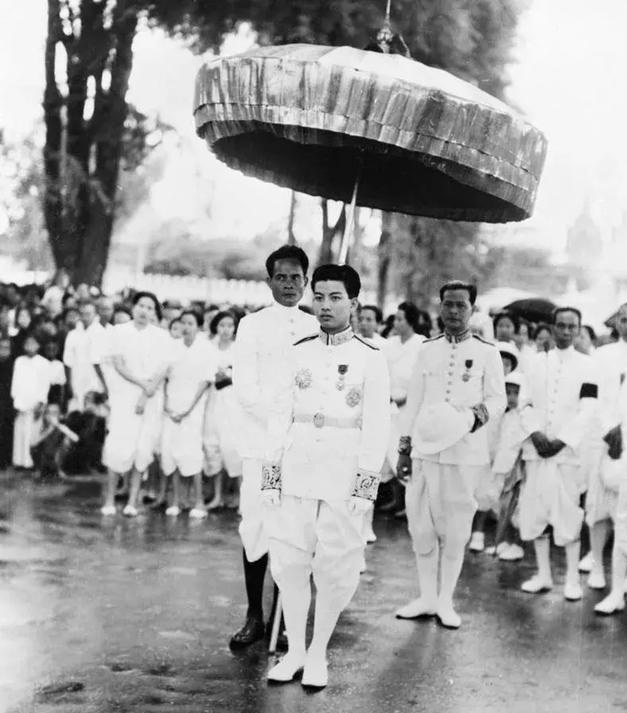 朗诺首相扮猪吃虎，欺骗西哈努克国王，还废黜了西哈努克国王