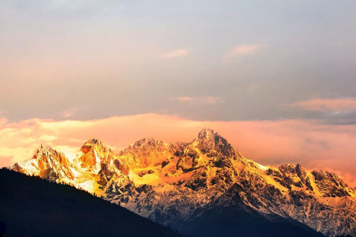 一辈子见一次日照金山,一生中一定要去看一次日照金山