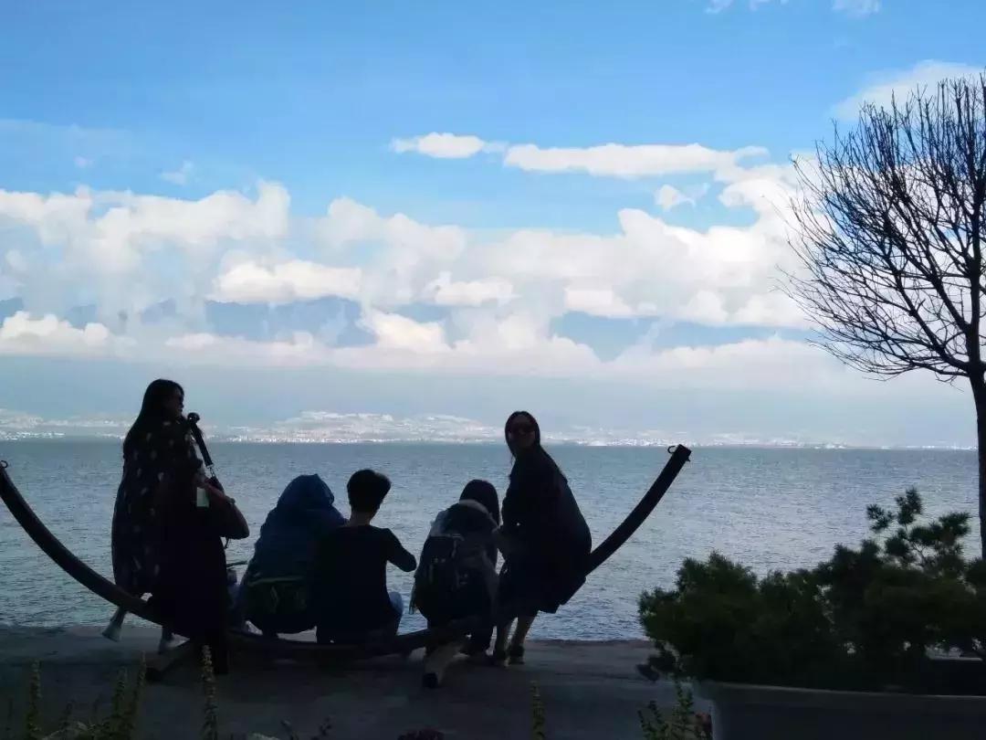 放弃世界顶尖银行工作,他回村当木匠,在废墟上盖出了爆美小院!