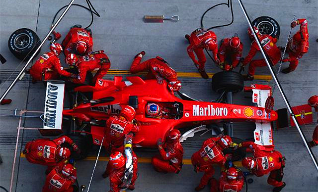 回顾经典F1涂装忽然发现大都是“移动的烟盒”