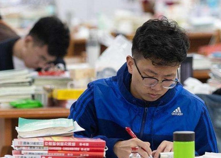 上海大学计算机考研成绩,上海大学考研数学满分成绩公布