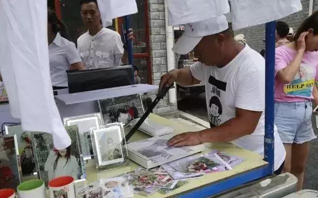 最好的t恤印花机,加盟t恤数码印花机