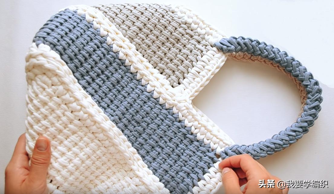 十一与其出门人挤人，不如在家看电视钩包包，一款拼色手提袋教程