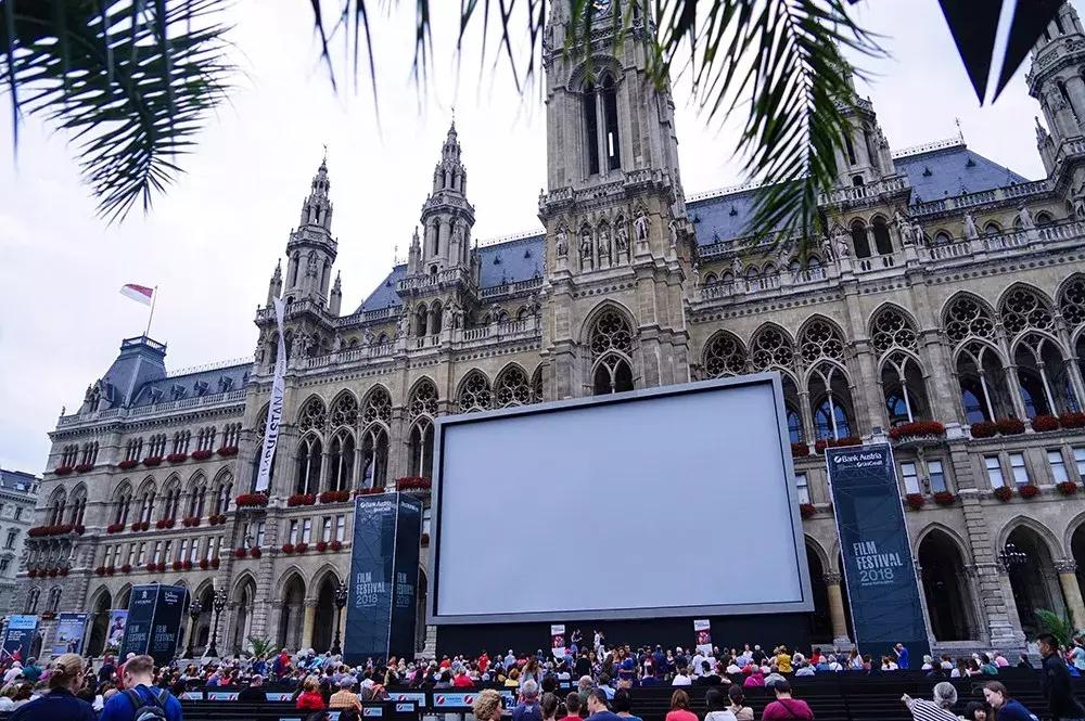被贴上“蓝色的多瑙河”的标签，这座治愈系的城市，究竟如何？