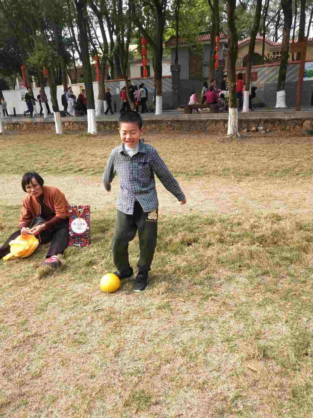 情知不久须相见，一日甚三秋，愁来不自由。‖马坝人遗址公园