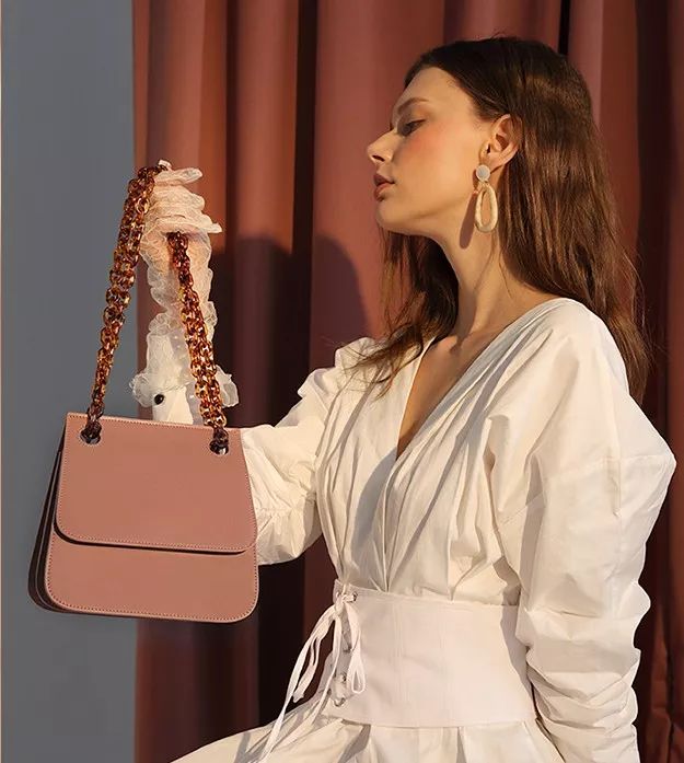 小众设计感经典百搭腋下包,今年最流行的百搭腋下包