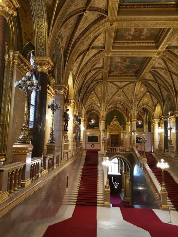 匈牙利的首都,当年陈强曾到此,两个儿子取名“布达”“佩斯”