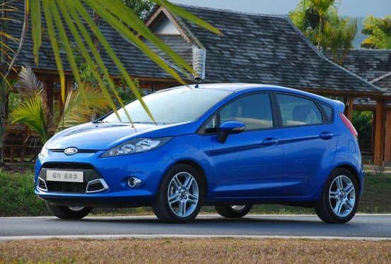 福特嘉年华两厢vs三厢,爱不释手的福特嘉年华