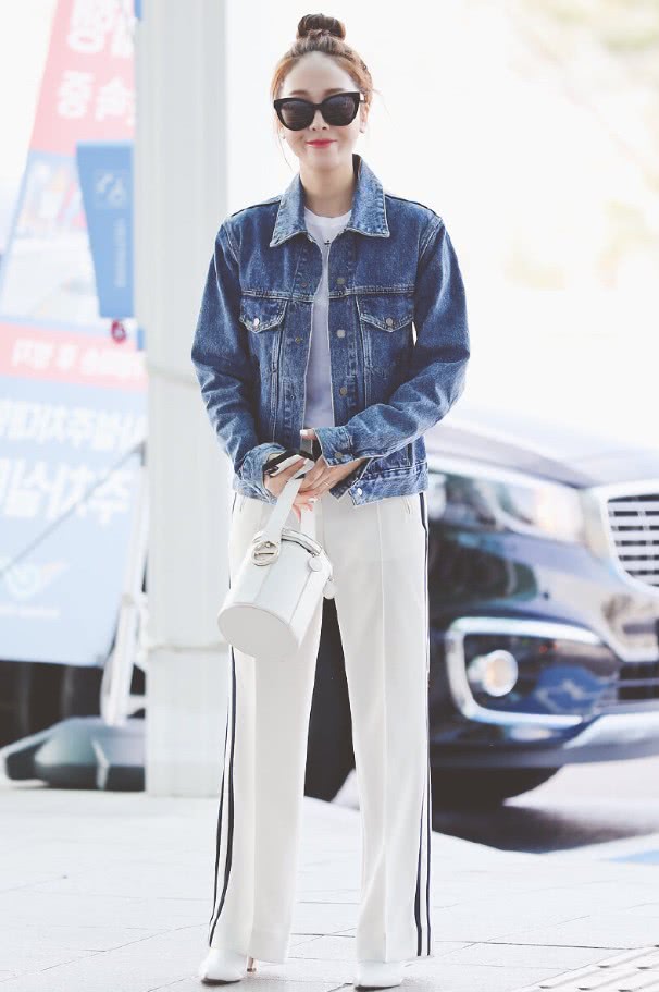 郑秀妍腰带连衣裙,郑秀妍穿搭运动风