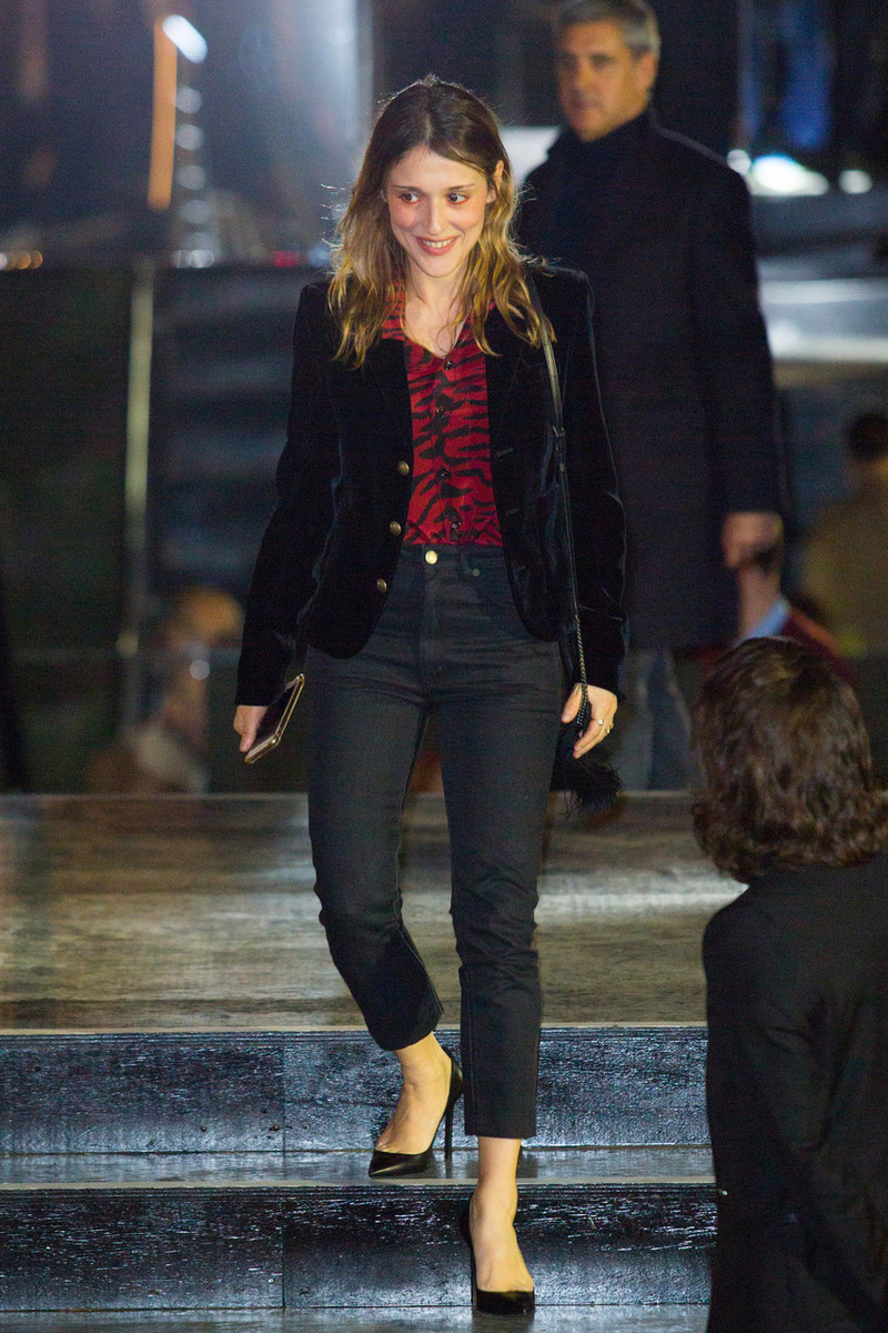 丝绒和什么面料搭配 (丝绒面料做什么款好看)