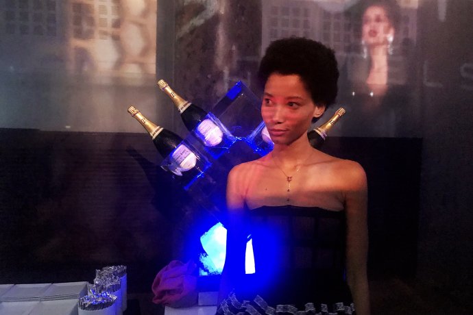 千面巴黎,巴黎时装周叉腰造型