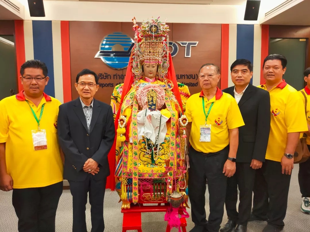 湄洲妈祖巡按回銮安座仪式,湄洲岛烟花璀璨迎接妈祖金身回銮