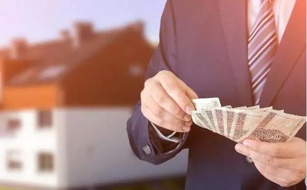 一次性卖出股票和分批哪个好,股票买入和卖出可以随意定价吗