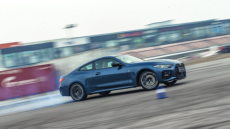 全新一代宝马4系最新消息,最新款宝马一系试驾感受