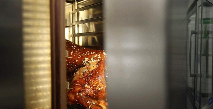 木屋烧烤夏季也有烤全羊吗,木屋烧烤的烤全羊