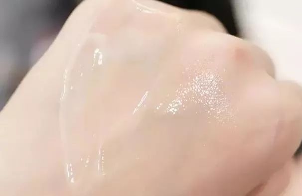 2020年别跟风了！看这8款超红护肤单品红黑榜测评