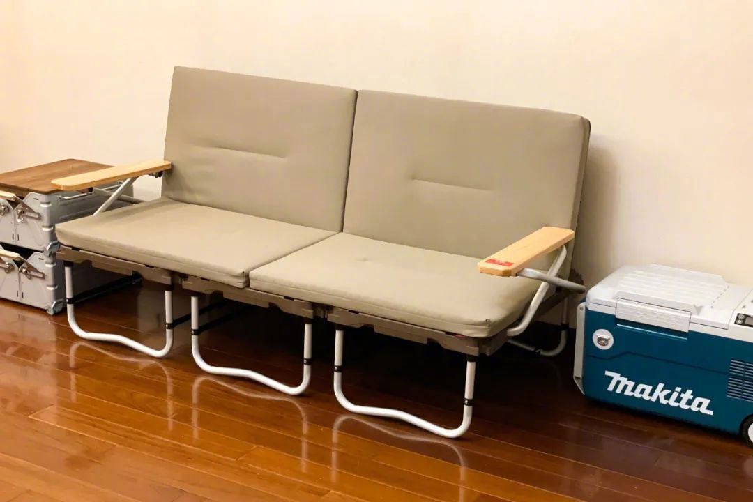 露营这阵风刮得太猛了，组团睡野地到底爽在哪里？