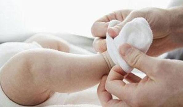 宝宝为什么总脱袜子,为什么宝宝爱脱袜子