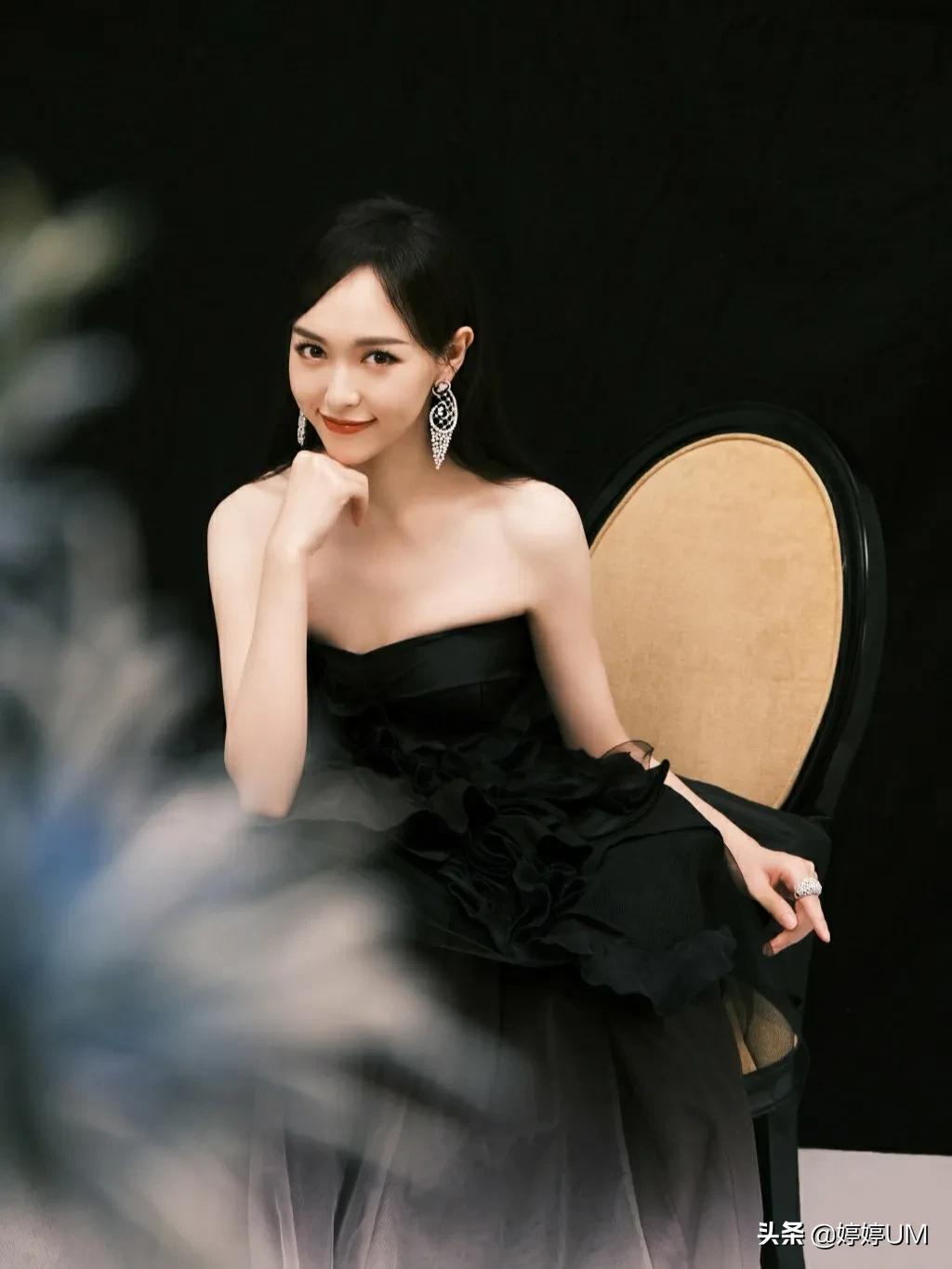 唐嫣，性感迷人、身材火辣、笑容甜美，这么好看的女人简直绝绝子