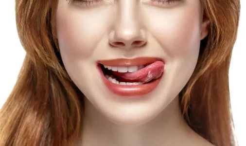 嘴唇干裂脱皮涂了润唇膏也没用,嘴唇干裂脱皮润唇膏女生推荐