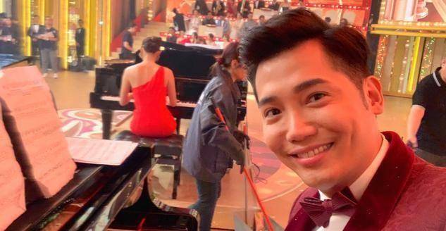 TVB小生同性感妈妈首次同台演出直言最大压力是抱起她