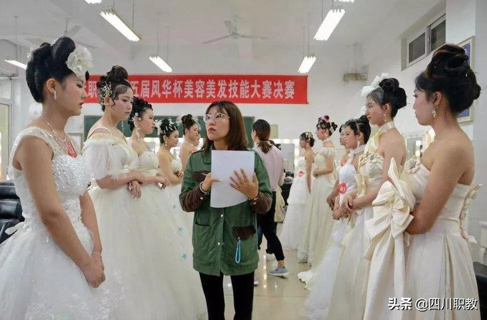 校园最美妆容，我们在成都塔子山附近的学校发现了