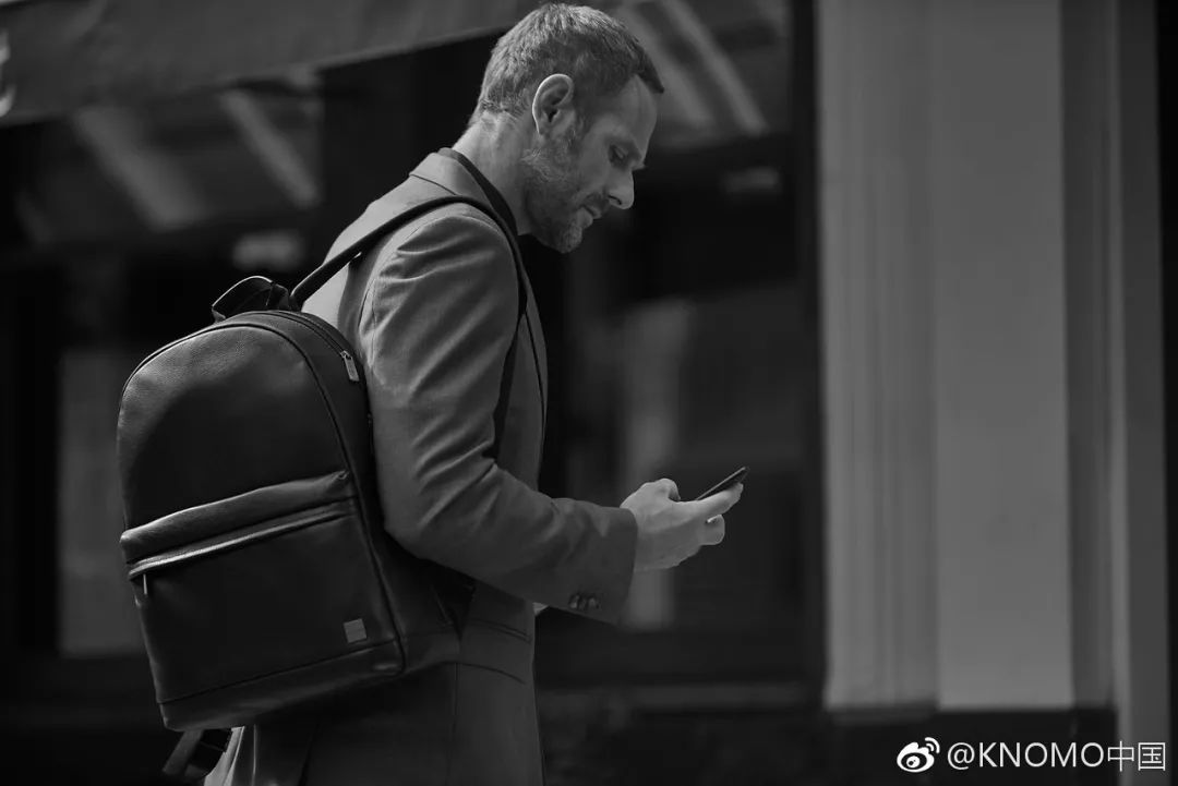 职业女性背什么包见客户,双肩包可以背一个肩膀