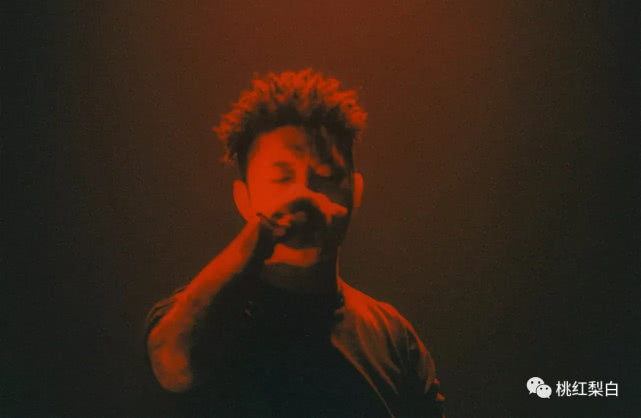 王菲蹦迪完整版视频,50岁王菲蹦迪扭动身体