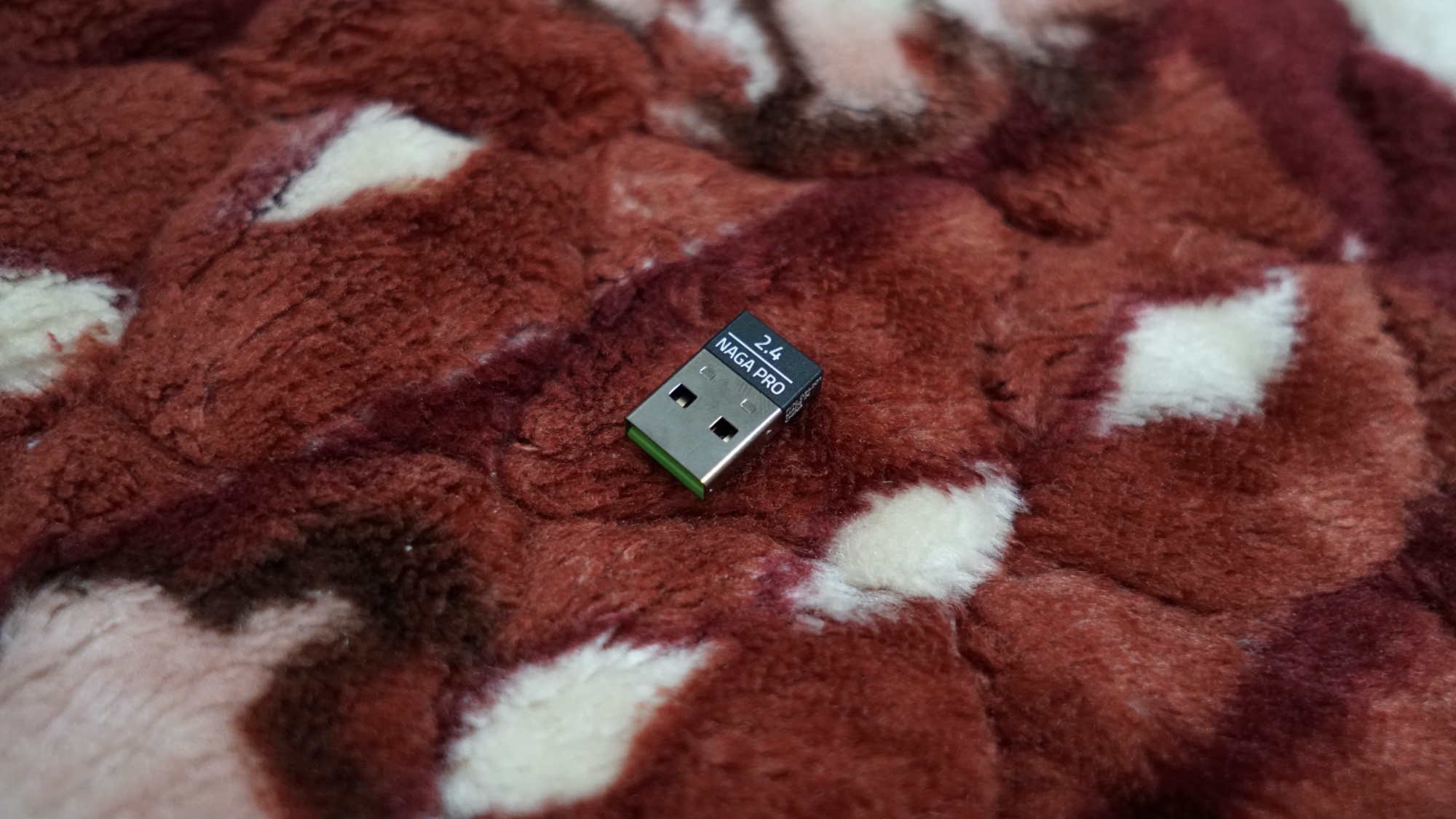 雷蛇nagapro那伽梵蛇专业版,雷蛇娜迦梵蛇专业版和v2的区别