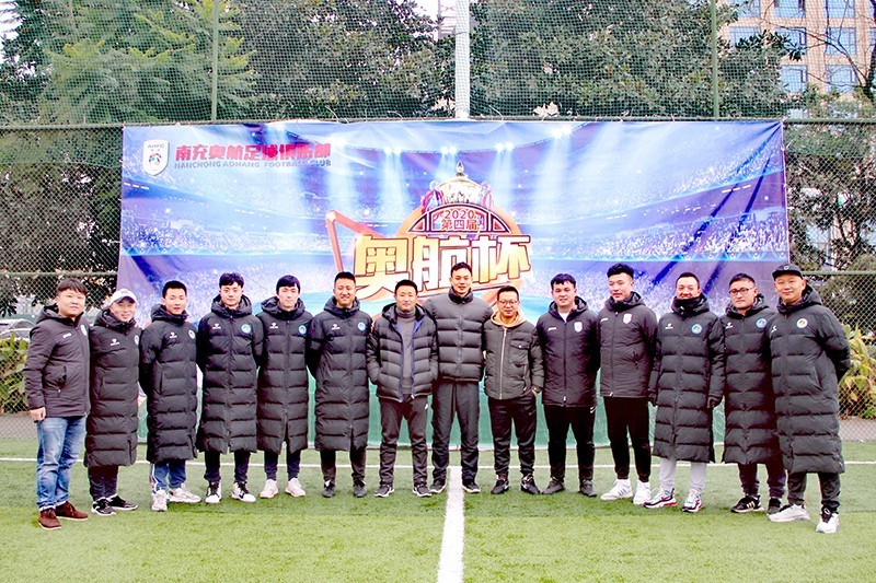 足球场上英姿飒爽的身影,在足球场上英姿飒爽