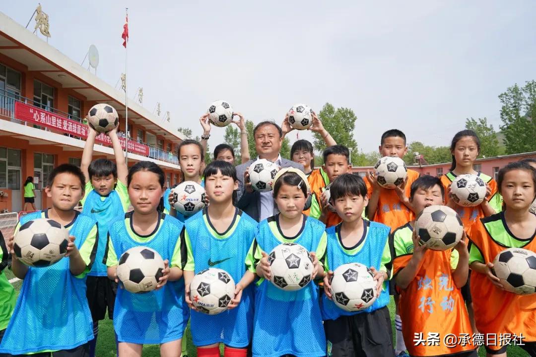 鍏崇埍鐣欏畧鍎跨鐖卞績璧拌繘鏍″洯,鐖卞績浜哄＋娣卞叆鏍″洯鍏崇埍鐣欏畧鍎跨