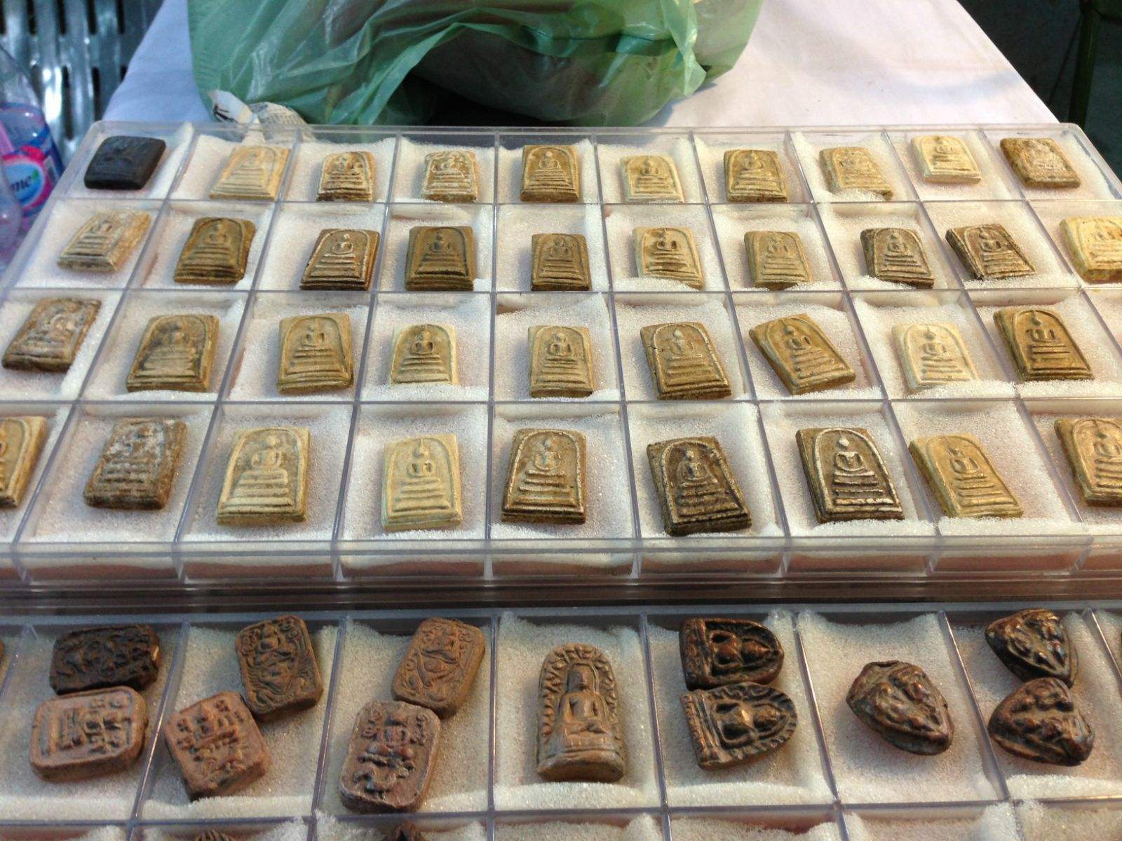 泰国佛牌是老牌好还是新牌好,泰国佛牌为啥有的贵有的便宜