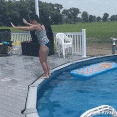 搞笑gif妹子这手速老厉害了,搞笑gif开心一刻不按常理出牌