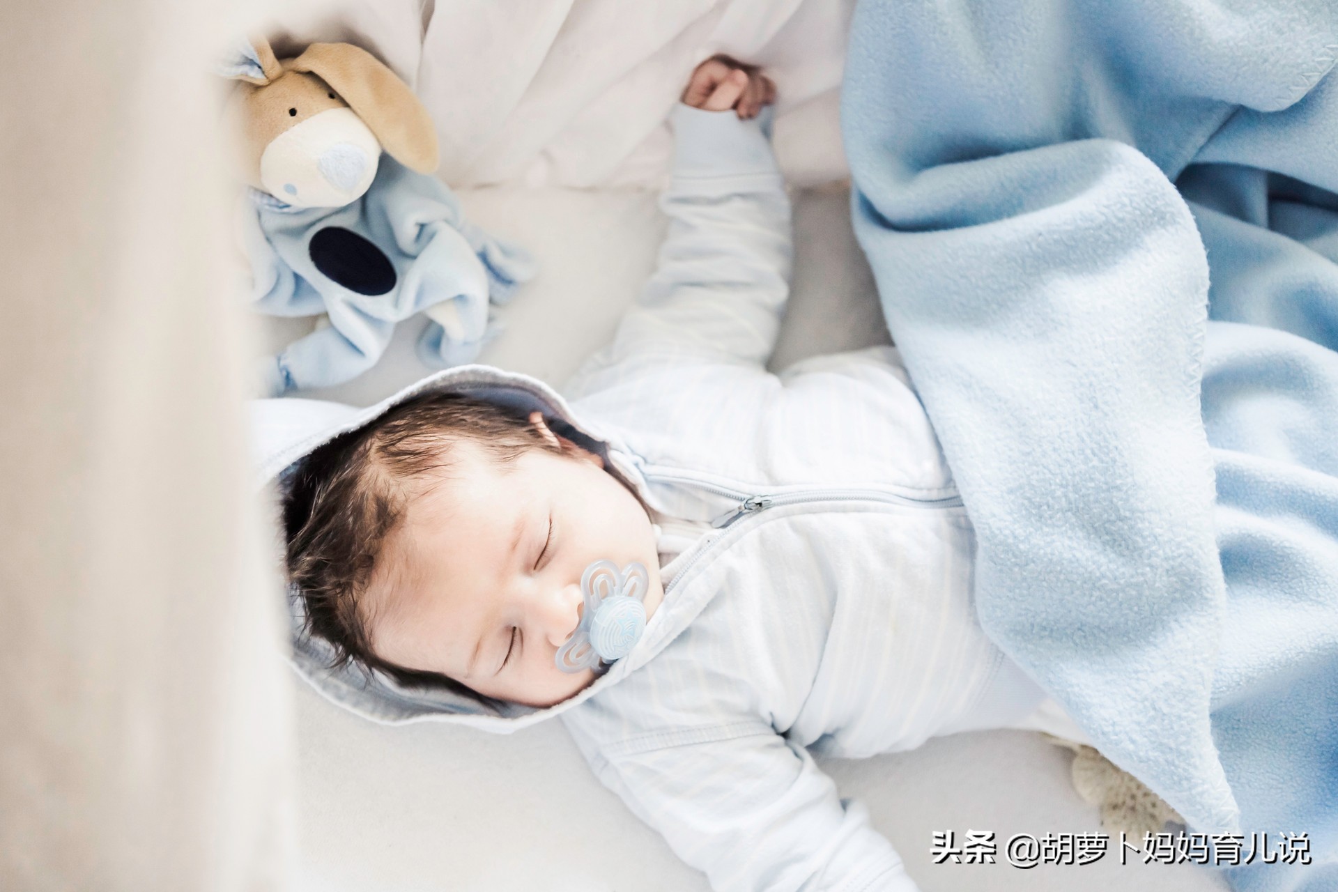 宝宝晚上睡觉不盖被子对腿好不好,冬天宝宝睡觉不盖被怎么办