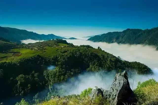 临沧市沧源县十大旅游景点,云南临沧沧源神奇的天坑