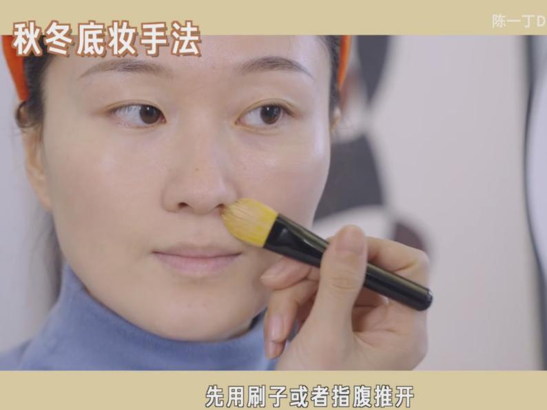 为什么有人化完妆皮肤发亮,妆感油腻是怎么回事