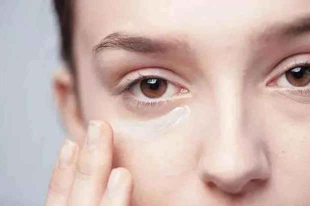消除烦人眼袋黑眼圈的7个方法,黑眼圈眼袋重最有效的去除土方法