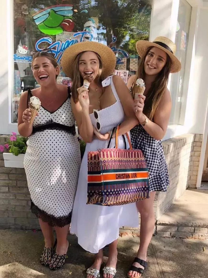 发朋友圈的女人高情商,高级的女人朋友圈应该发什么