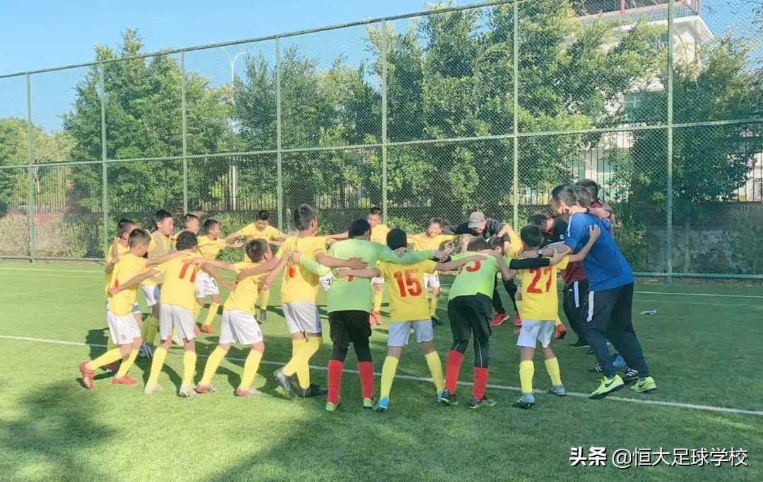 组队一年茁壮成长，恒大足校U10狼虎队包揽足校联盟杯冠亚军