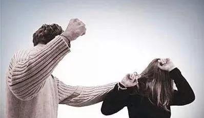 女生扇男生巴掌如何正确处理,女生扇男生巴掌该怎么办