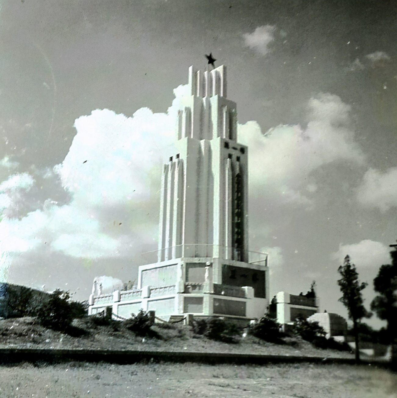 大连劳动公园大足球还在吗,劳动公园大足球叫什么